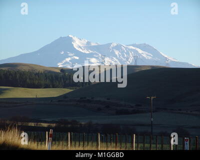 Parc National de Tongariro est sur l'île du nord de la Nouvelle-Zélande. Le parc dispose de 3 volcans actifs : Tongariro, Ngauruhoe et Ruapehu. Banque D'Images