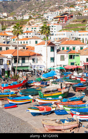 La décoration traditionnelle de bateaux de pêche du port de Camara de Lobos Madère Portugal Europe de l'UE Banque D'Images