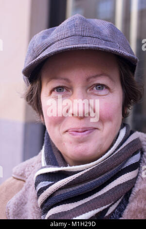 Vox Pop exemples pris dans et autour du centre de Cardiff, sur ce que les gens préfèrent des chapeaux, pour la journée nationale hat 2018 Banque D'Images