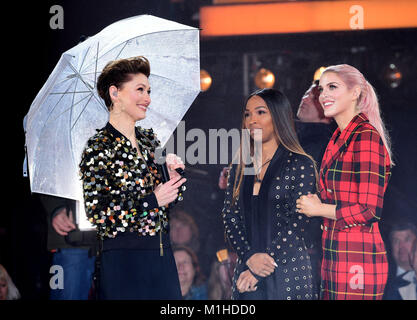 Emma Willis, Malika Haqq et Ashley James lors d'une éviction triple Celebrity Big Brother. Banque D'Images