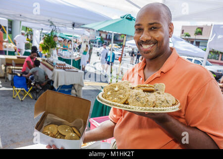 Miami Florida,Legion Park,Upper Eastside Green Market,Farmers Market,fournisseur vendeurs stall stands stand stand stand marché, vente communautaire,transactio Banque D'Images