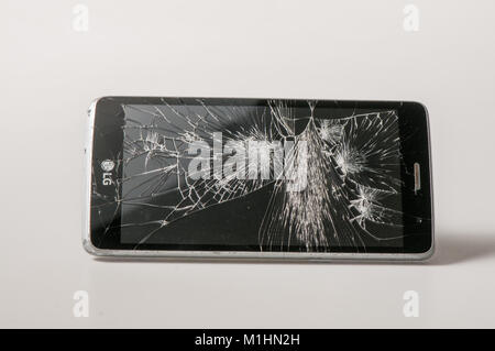 Fissurées, cassées, endommagées smart phone Banque D'Images