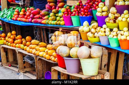 Fruits frais sur le marché indigène au Guatemala Banque D'Images
