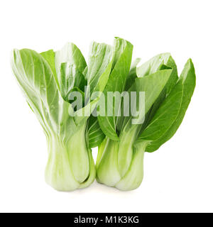 Deux bok choy isolé sur un fond blanc. Banque D'Images