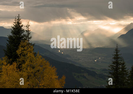 Vallée de l'Inn inférieur au crépuscule, Schwaz, Tyrol, Autriche Banque D'Images