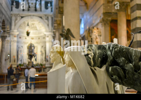 Deux bustes en marbre de Jésus Christ dans l'intérieur gothique de Santa Maria Assunta Cathedral la cathédrale de Pise en Toscane, Italie Banque D'Images