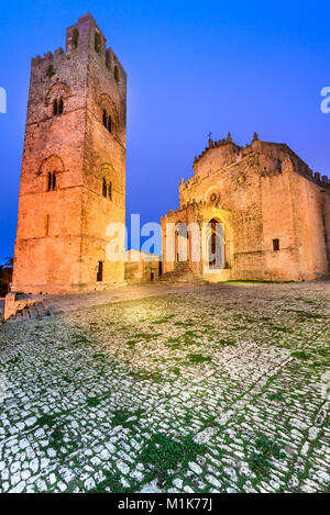 Erice, Sicile. Duomo dell'Assunta ou Chiesa Madre église principale de la ville médiévale de Erix, Italie. Banque D'Images