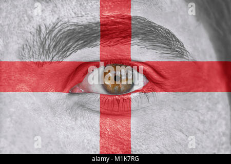 Visage humain et des yeux peints avec drapeau de l'Angleterre Banque D'Images
