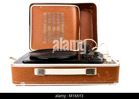Valise ouverte vintage turntable isolé sur fond blanc Banque D'Images