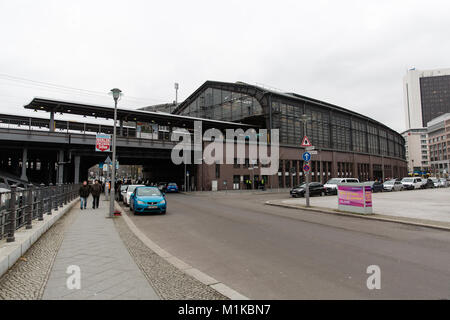 La gare Friedrichstraße Berlin, Allemagne Banque D'Images