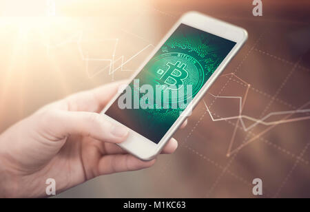 L'application mobile de Bitcoin symbole sur l'écran. Portefeuille Bitcoin app. Nouvelles de l'argent numérique. Banque D'Images