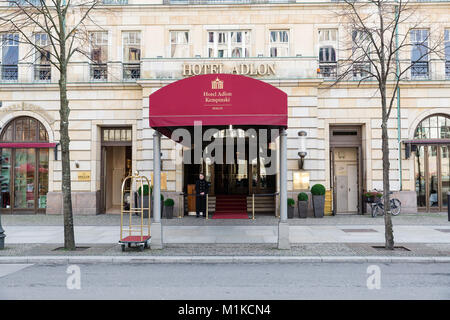 Entrée principale de l'hôtel Adlon Kempinski, Berlin, Allemagne Banque D'Images