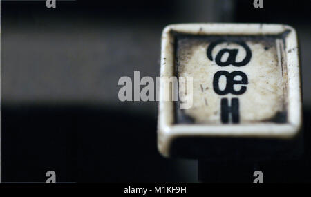 Les lettres du clavier Linotype, oe h libre au magasin de journaux. Provost (Alberta), Canada. Banque D'Images