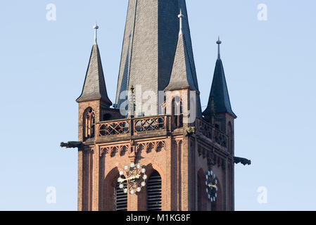 Krefeld-Hüls, Katholische Pfarrkirche St. Cyriakus, Détail des Westturms Banque D'Images