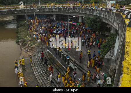 KUALA LUMPUR, MALAISIE - 30 janvier : une vue générale de la page où dévot hindou faire une dernière préparation avant le début de leur pèlerinage sur les Grottes de Batu temple pendant Thaipusam fêtes à Kuala Lumpur le 30 janvier 2018. Participer à l'hindoue malaisien hindou annuel festival de l'action dans lequel les dévots se soumettre à des rituels douloureux à une manifestation de foi et de pénitence en l'honneur de Lord Murugan, hindou célébré en Malaisie Thaipusam commencer le Jan 28 jusqu'à 31 cette année. Credit : Samsul dit/AFLO/Alamy Live News Banque D'Images