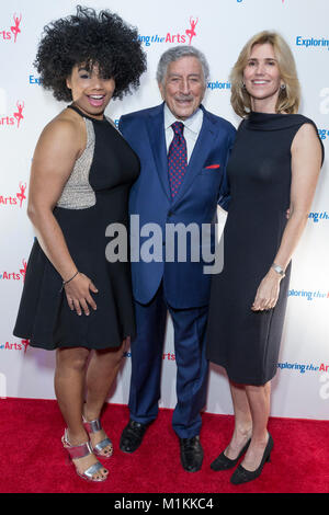 New York, États-Unis. 30Th Jan, 2018. New York, NY - 30 janvier 2018 : Nous McDonald, Tony Bennett, Susan Benedetto assister à la découverte des Arts 11e gala annuel au bal Ziegfeld Crédit : lev radin/Alamy Live News Banque D'Images