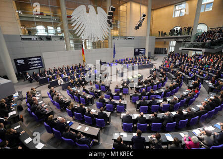 Berlin, Allemagne. Jan 31, 2018. Les parlementaires prennent part à un moment de commémoration des victimes du national-socialisme au Bundestag allemand à Berlin, Allemagne, 31 janvier 2018. Credit : Wolfgang Kumm/dpa/Alamy Live News Banque D'Images