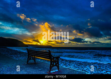 Aberaeron, West Wales, UK. 21 janvier, 2018. Météo britannique. Les hivers d'un coucher de soleil sur Aberaeron Crédit : andrew chittock/Alamy Live News Banque D'Images