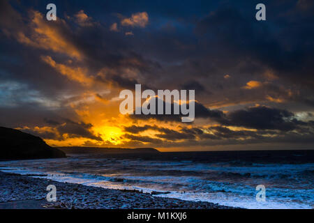 Aberaeron, West Wales, UK. 21 janvier, 2018. Météo britannique. Les hivers d'un coucher de soleil sur Aberaeron Crédit : andrew chittock/Alamy Live News Banque D'Images