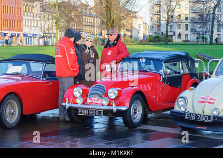 Paisley, Scotland, UK. 31 Janvier 2018 : Le Rallye de Monte Carlo commence à Paisley Abbey. Cette année est le 21e et le 3e de l'événement historique de l'événement classique. Les deux événements sont organisés par l'Automobile Club de Monaco et de prendre place sur les routes publiques. La distance à Monte Carlo est à 1270 milles. Credit : Skully/Alamy Live News Banque D'Images