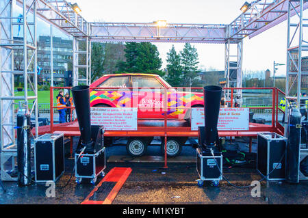 Paisley, Scotland, UK. 31 Janvier 2018 : le podium de départ. Le Rallye de Monte Carlo commence à Paisley Abbey. Cette année est le 21e et le 3e de l'événement historique de l'événement classique. Les deux événements sont organisés par l'Automobile Club de Monaco et de prendre place sur les routes publiques. La distance à Monte Carlo est à 1270 milles. Credit : Skully/Alamy Live News Banque D'Images