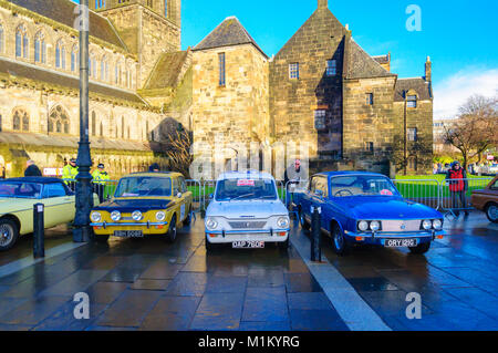 Paisley, Scotland, UK. 31 Janvier 2018 : Le Rallye de Monte Carlo commence à Paisley Abbey. Cette année est le 21e et le 3e de l'événement historique de l'événement classique. Les deux événements sont organisés par l'Automobile Club de Monaco et de prendre place sur les routes publiques. La distance à Monte Carlo est à 1270 milles. Credit : Skully/Alamy Live News Banque D'Images