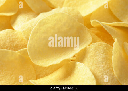 Chips de pomme de terre salée fine (chips) - full frame Banque D'Images