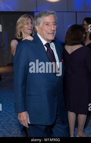 New York, États-Unis. 30Th Jan, 2018. Tony Bennett et Susan Benedetto assister à la découverte des Arts 11e gala annuel au bal Ziegfeld Crédit : Lev Radin/Pacific Press/Alamy Live News Banque D'Images