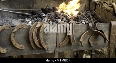 Le feu à l'époque médiévale, de décrochage de l'industrie ancienne forge Banque D'Images