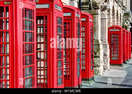 Boîtes de téléphone traditionnel britannique Banque D'Images