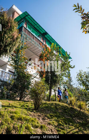 L'école de yoga, Telkot, Népal, Asie. Banque D'Images