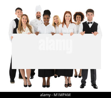 Personnel du Restaurant multiraciale heureux titulaires d'ouverture vierge Banque D'Images