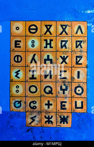 Script Tifinagh lettres alphabet berbère utilisé officiellement au Maroc Banque D'Images