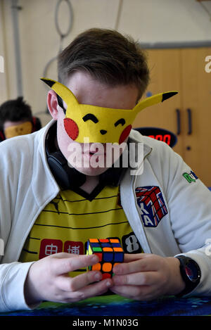 Syr Dafydd * plusieurs autres calvaires parsèment l'école primaire, Oakdale, a accueilli le premier hôte Welsh Open Championnats du Rubik's Cube. Organisé par l'Organisation mondiale de l'Association Cube Banque D'Images