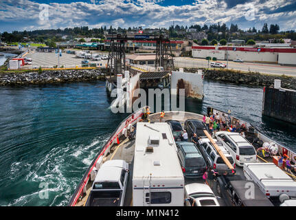 Powell River Queen ferry MV venant de l'île de Quadra, arrivant au terminal de la ville de Campbell River, sur l'île de Vancouver, Colombie-Britannique, Canada Banque D'Images