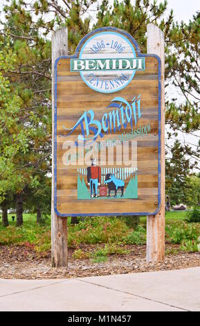 Panneau Bemidji, MN avec Paul Bunyan légendaire bûcheron. Banque D'Images