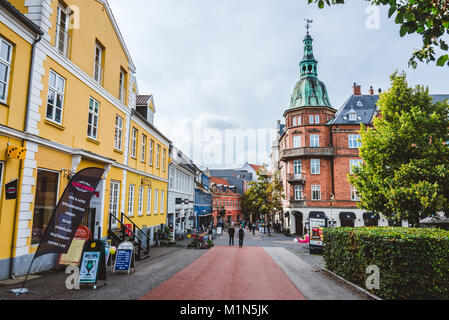 Septembre, 23th, 2015 - rue piétonne en Hillerod, Danemark. Vieilles maisons scandinaves, restaurants et ruelle de pavés près de Frederiksb Banque D'Images