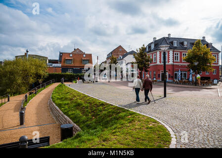 Septembre, 23th, 2015 - rue piétonne en Hillerod, Danemark. Vieilles maisons scandinaves, restaurants et ruelle de pavés près de Frederiksb Banque D'Images