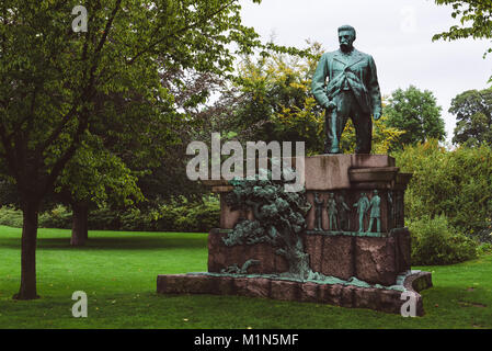 Septembre, 22th, 2015 - Copenhague, Danemark. Queen Caroline Amalie de Augustenburg statue en roseraie près de château de Rosenborg. Banque D'Images