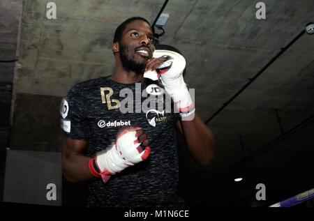 Lawrence Okolie lors d'une séance publique à l'BXR Sport, Londres. Banque D'Images