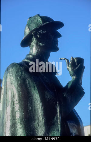 Statue de détective de fiction Sherlock Holmes à l'extérieur de la station de métro Baker Street à Londres. Banque D'Images