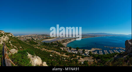 Grand angle panoramique vue de la plage de Poetto Cagliari et dans sa Banque D'Images