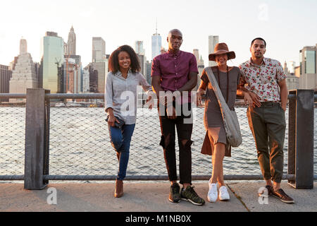 Portrait de jeunes amis sur Voyage à Manhattan Banque D'Images