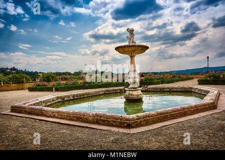 FLORENCE, ITALIE - 19 MAI 2017 : La Fontaine des singes (Fontana delle Scimmie) dans le jardin de Knight (Giardino del Cavaliere) dans les jardins de Boboli sur Banque D'Images