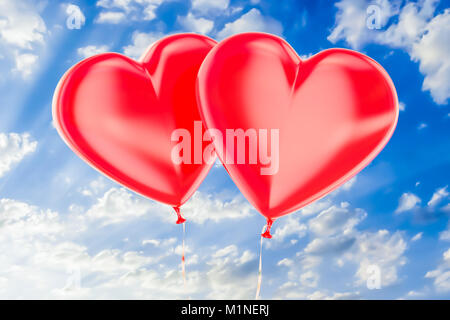 Deux ballons rouges en forme de cœur battant sur un ciel bleu, 3D Rendering Banque D'Images