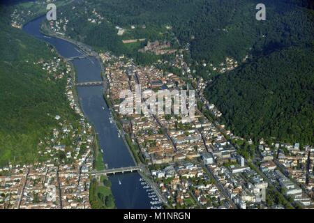 Aereal ofHeidelberg avec vue sur la rivière Neckar et Heidelberg palace Allemagne, septembre 01,2017 | conditions dans le monde entier Banque D'Images