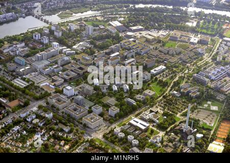 Centre de l'Université de Heidelberg avec des centres médicaux universitaires. Rivière Neckar en arrière-plan. L'Allemagne, l'utilisation dans le monde entier septembre 01,2017 | Banque D'Images