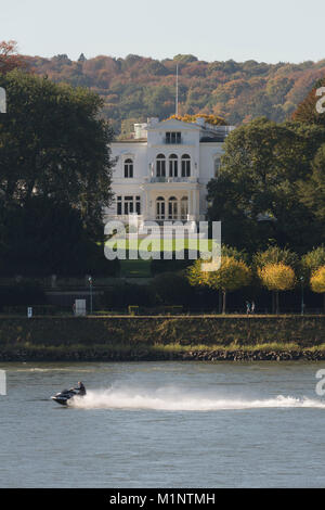 Bonn, Regierungsviertel (Bundesviertel, Parlamentsviertel), la Villa Hammerschmidt, Bonner Sitz des Bundespräsidenten, Blick über den Rhein Banque D'Images