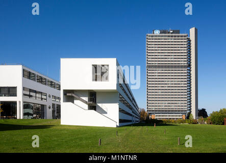 Bonn, Regierungsviertel (Bundesviertel, Parlamentsviertel), 'Schürmann-Bau, Sitz des animatrices ''Deutsche Welle'', dahinter ehemaliges Abgeordnetenhochh Banque D'Images