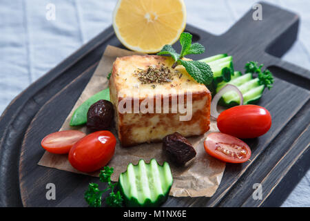 Le fromage Halloumi frit ou fromage Saganaki Banque D'Images